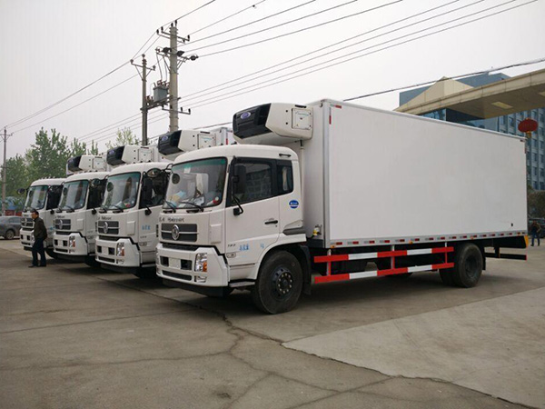 東風天錦7.4米貨廂冷藏車