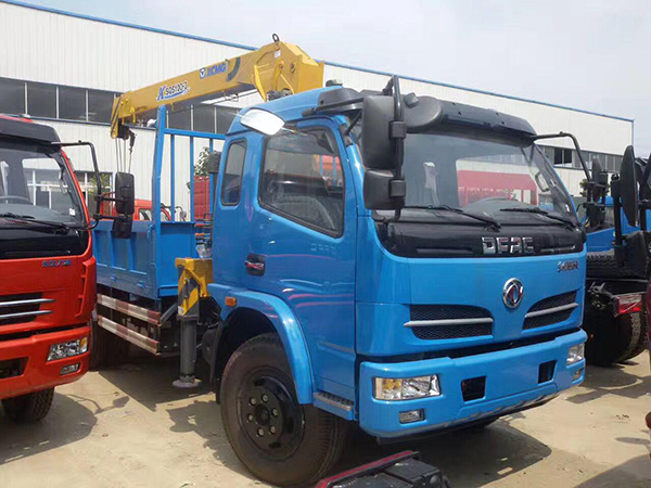 東風4.8米隨車吊 東風4.8米隨車吊