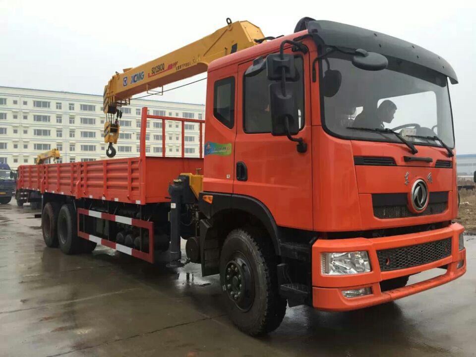 東風(fēng)廂長8.5米隨車吊 東風(fēng)廂長8.5米隨車吊