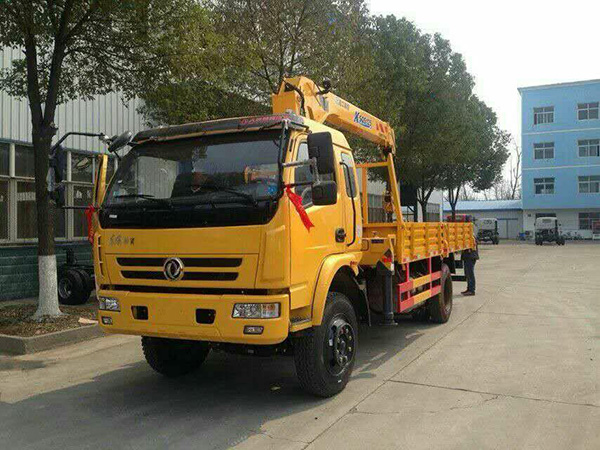 東風(fēng)廂長5.1米隨車吊 東風(fēng)廂長5.1米隨車吊