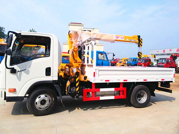 小型大運(yùn)3.2噸藍(lán)牌隨車(chē)吊 小型大運(yùn)3.2噸藍(lán)牌隨車(chē)吊