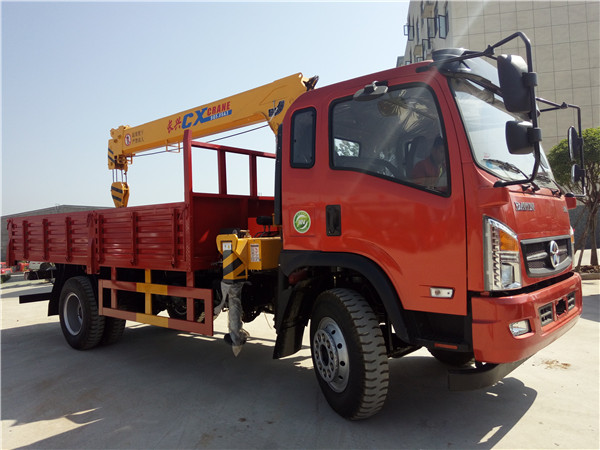 大運(yùn)長(zhǎng)興5噸隨車吊