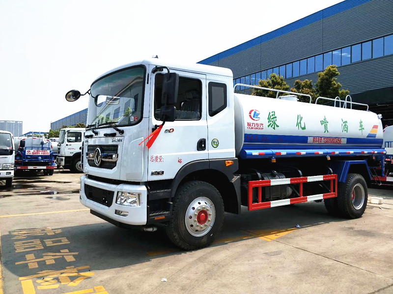 灑水車廠家，宜昌客戶秒提15噸東風(fēng)D9灑水車