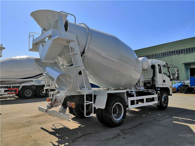 躍進(jìn)混凝土攪拌運(yùn)輸車