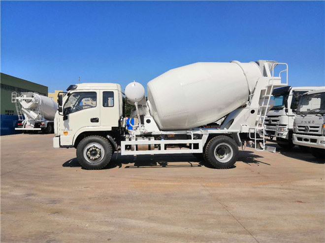 躍進(jìn)3-5方攪拌車