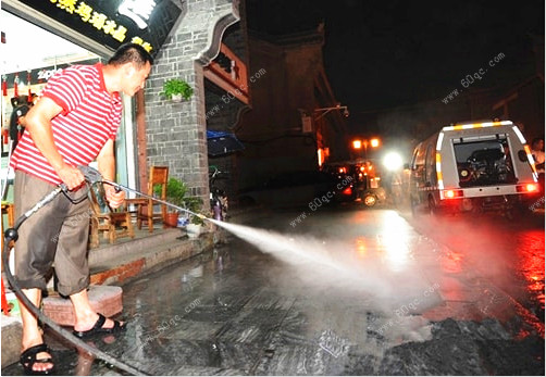 長(zhǎng)安路面清洗車(chē)沖洗效果展示