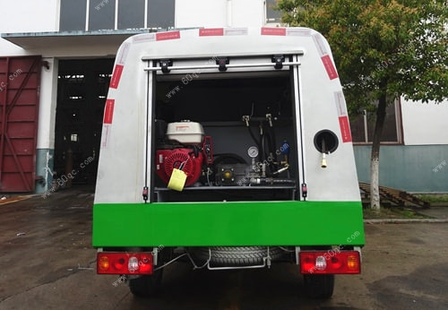 長(zhǎng)安路面清洗車(chē)沖洗效果展示