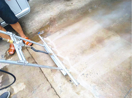 長(zhǎng)安路面清洗車(chē)沖洗效果展示