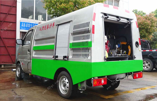 長(zhǎng)安路面清洗車(chē)尾部