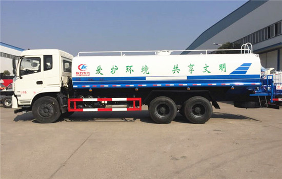 20噸東風(fēng)專用底盤(pán)后雙橋?yàn)⑺?chē)交付唐山客戶