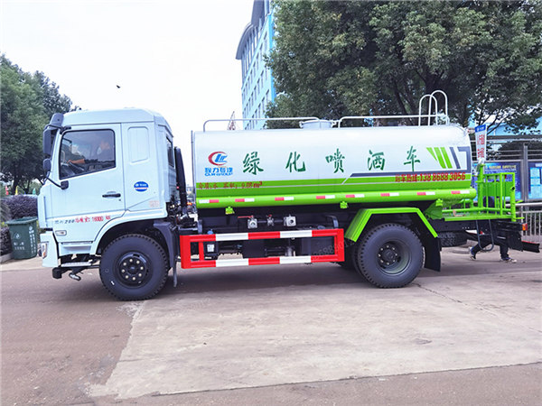 12噸灑水車多少錢，12噸灑水車包月出租要多少錢