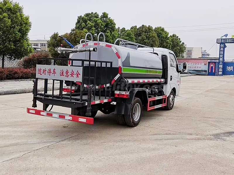 東風(fēng)途逸藍牌灑水車