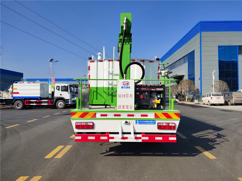 東風(fēng)多利卡D9鐵路抑塵車(chē)尾部