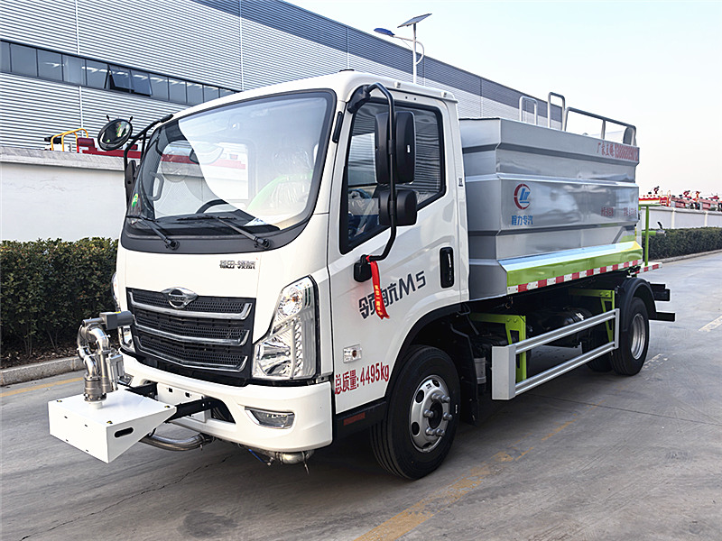 福田領(lǐng)航M5藍牌抑塵車