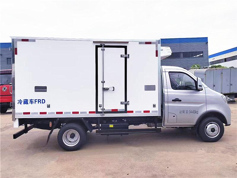 長(zhǎng)安跨越X3后雙輪冷藏車(chē)