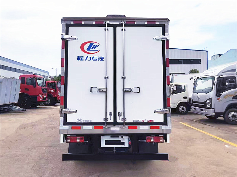 長(zhǎng)安跨越X3后雙輪冷藏車(chē)