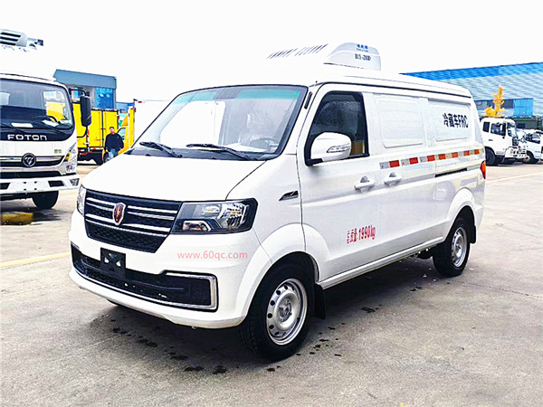 金杯新海獅面包冷藏車(chē)