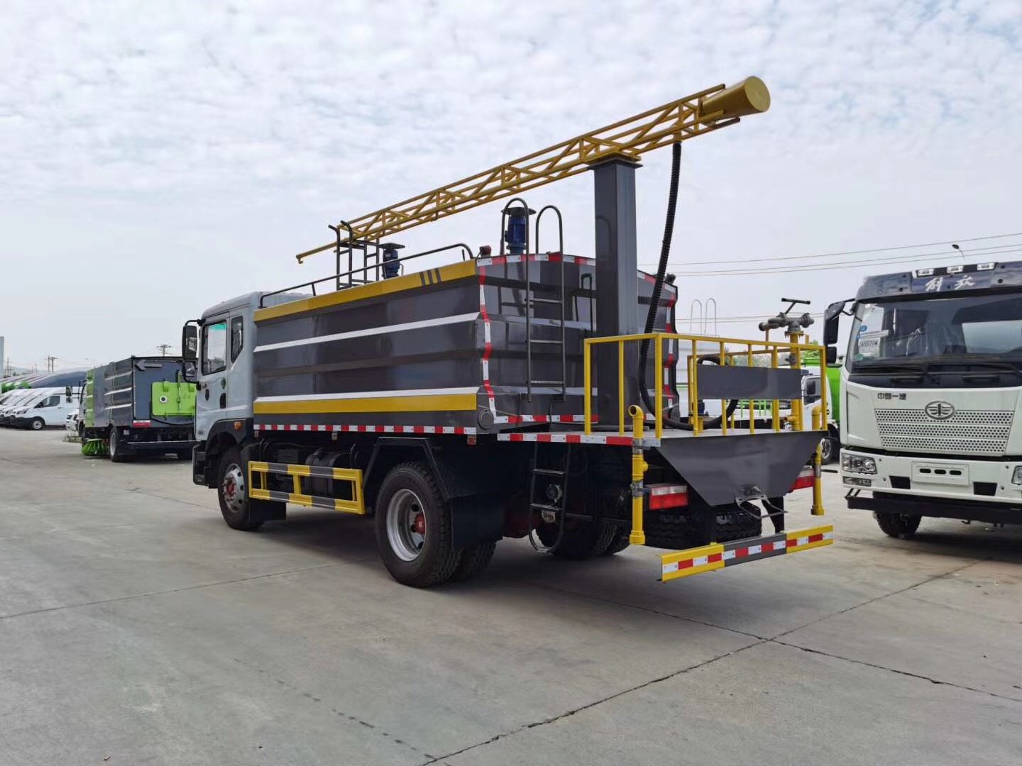 東風(fēng)多利卡D9鐵路抑塵車尾部