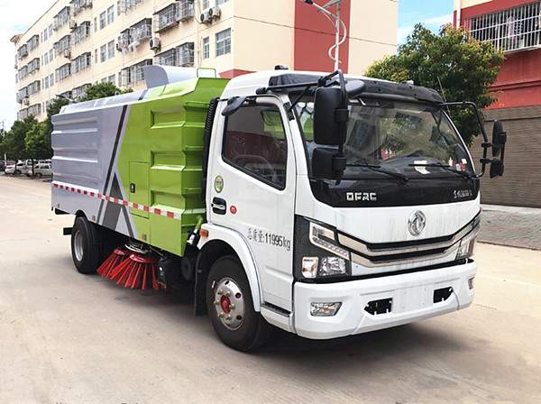 東風(fēng)多利卡D7掃路車