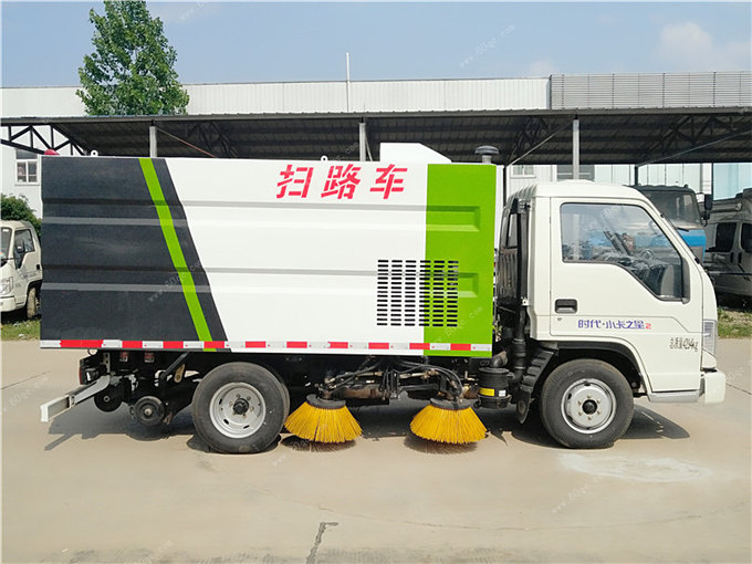 福田時(shí)代小型掃路車