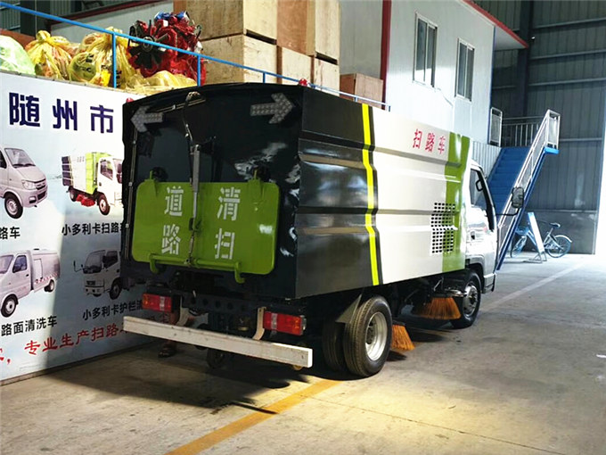 福田時(shí)代小型掃路車