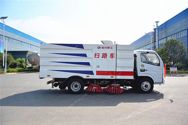 東風多利卡6方掃路車