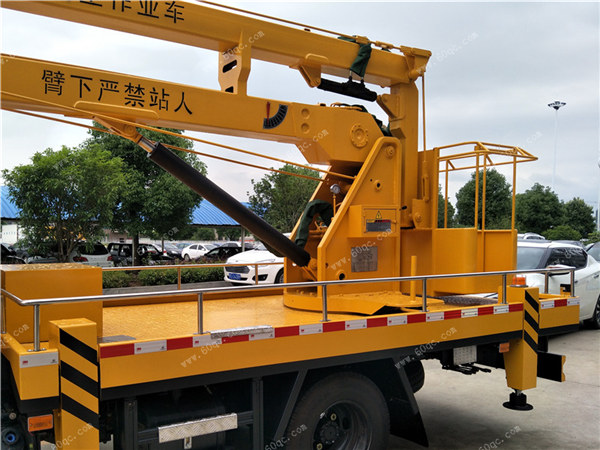 東風(fēng)D6高空作業(yè)車
