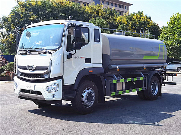 環(huán)衛(wèi)灑水車能清潔衛(wèi)生降溫，很多人對(duì)灑水車產(chǎn)生一些意見(jiàn)