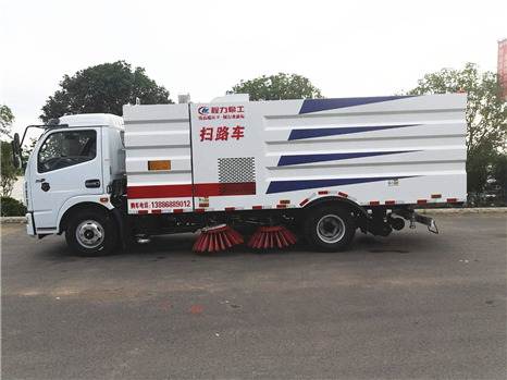 東風多利卡D7掃路車