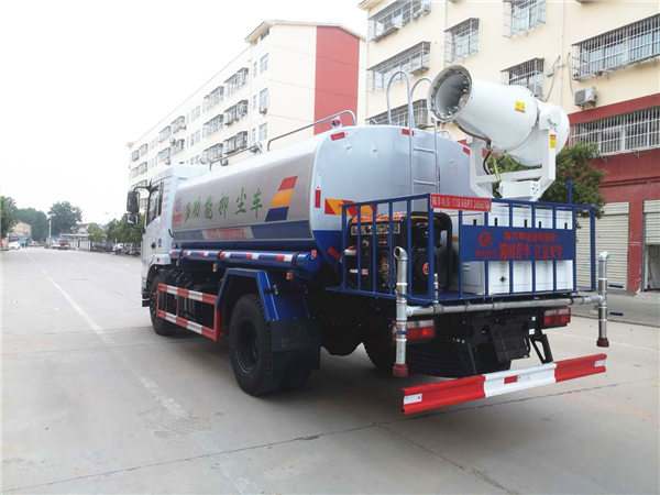 東風(fēng)D3灑水車帶霧炮 東風(fēng)D3灑水車帶霧炮